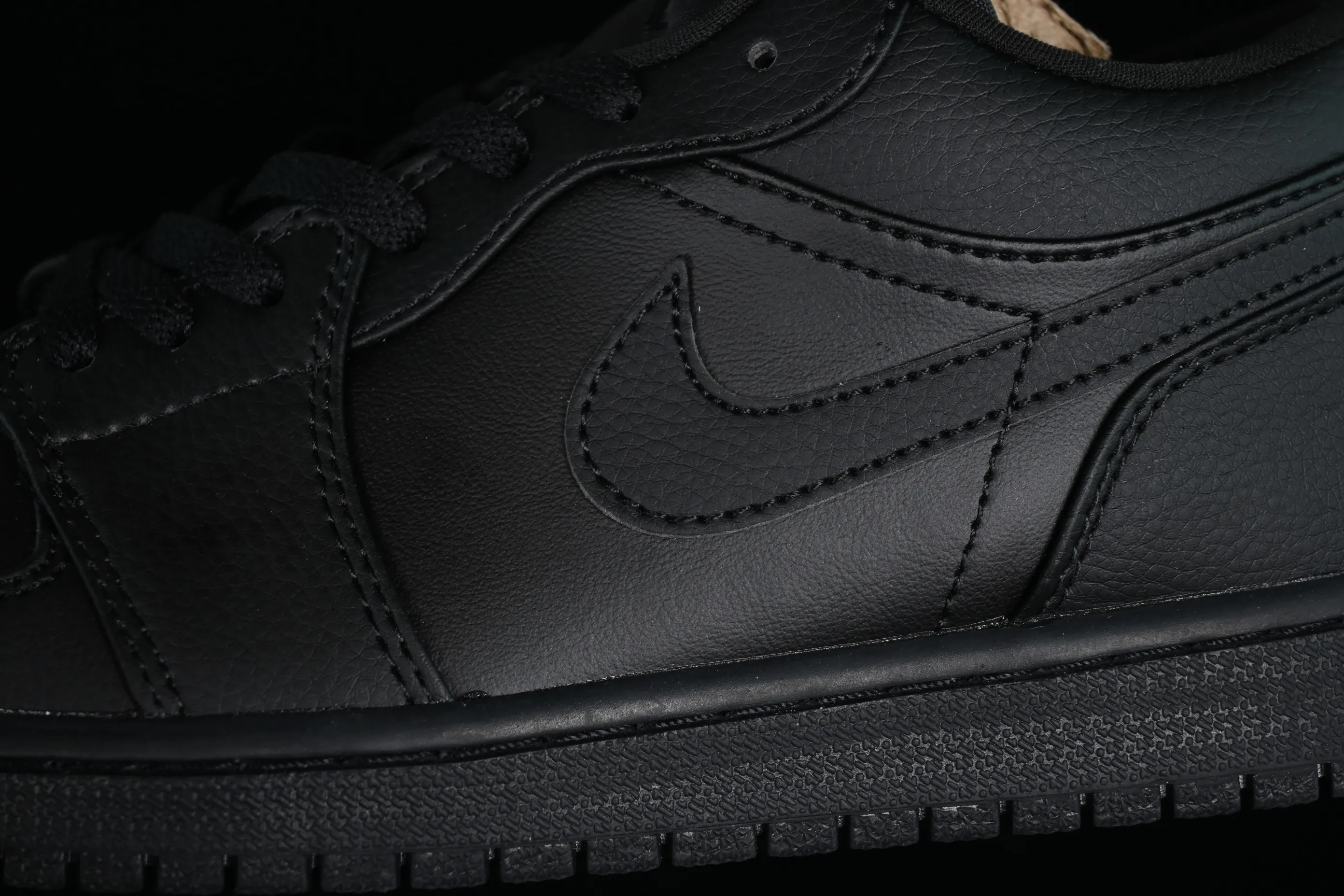 All categories Air Jordan Jordan series basketball shoes Air Jordan 1 Low Z version Air Jordan 1 Low AJ1 Joe 1 black and gray low-top cultural casual sneakers 553558-091
